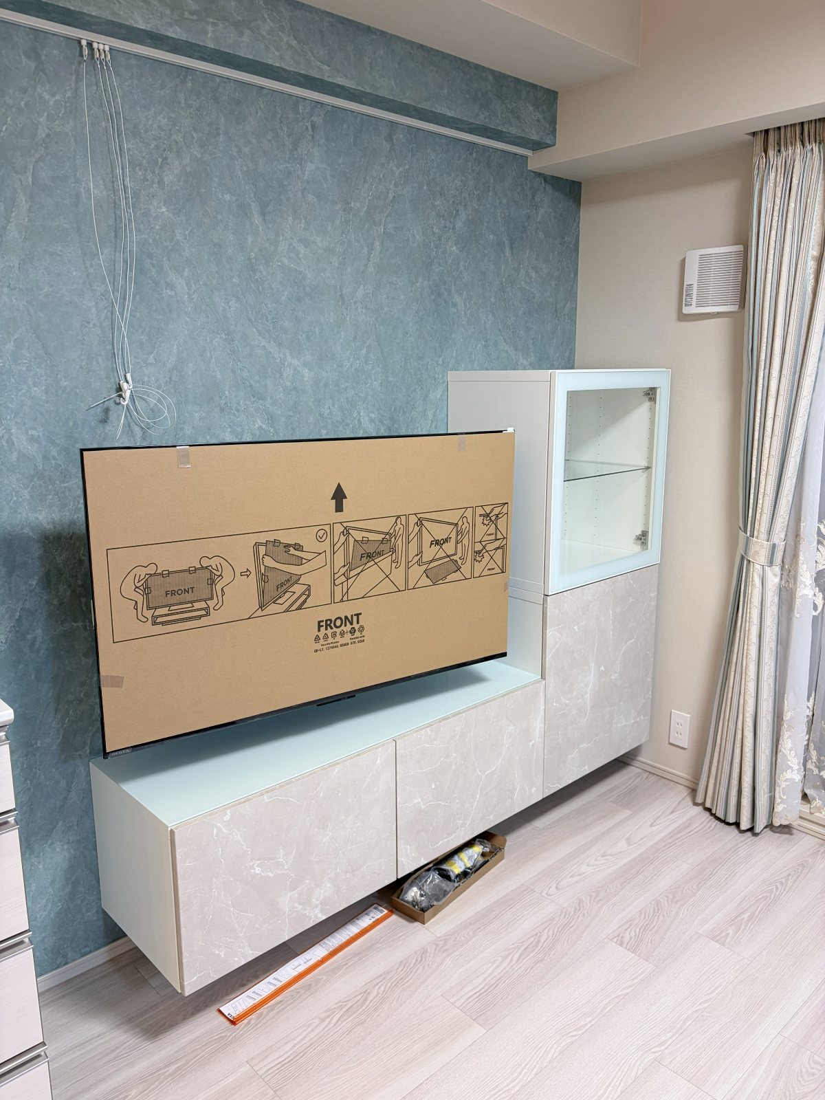 フロートタイプのテレビボード取付