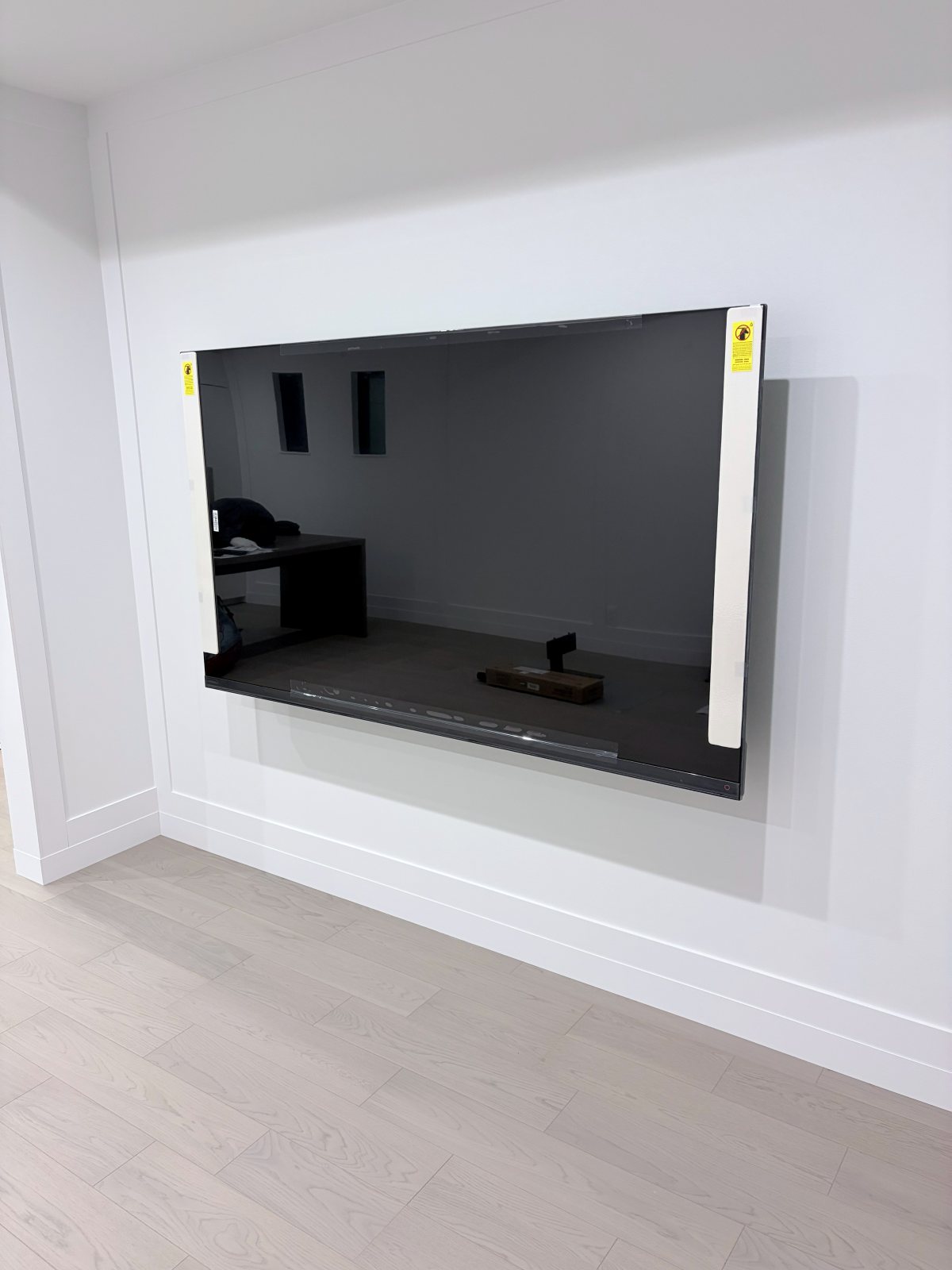 65インチテレビの壁掛け取付